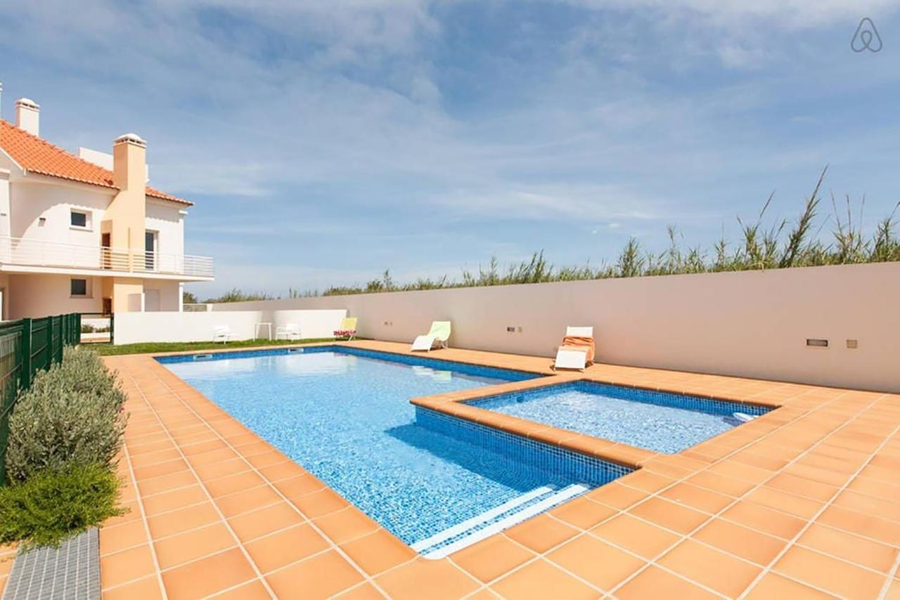 Casa Baleia - Praia E Piscina - 10 Pessoas Ferrel  Kültér fotó